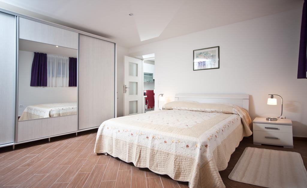 Apartment Lina Deluxe Split Zimmer foto